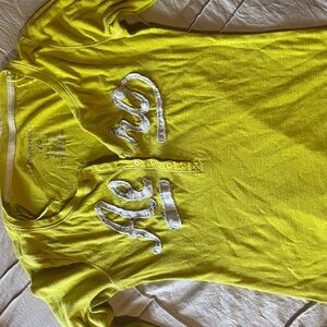 Aeropostale cute yellow shirt!